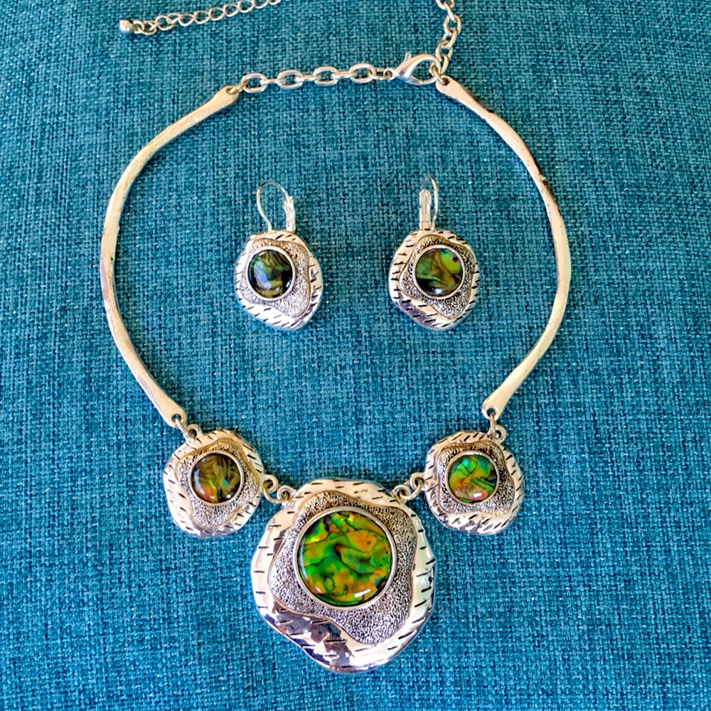Iridescent necklace and earrings set